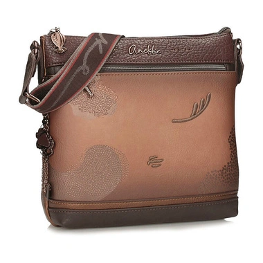 Torebka damska Anekke 43823-069 BOLSO HANDBAG BANDOLERA SINTETICO ORCHESTRA brązowa listonoszka jednokomorowa zapinana na zamek na ramię z logowanym paskiem