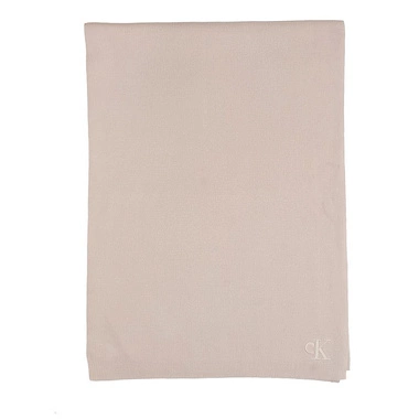 Beżowy szal damski Calvin Klein LV04D8021G RMU CK FINE RIB SCARF Chateau Gray