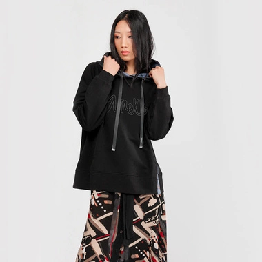 Modna bluza z kapturem Anekke SUDADERA CON CAPUCHA NEGRO 41280-125/225