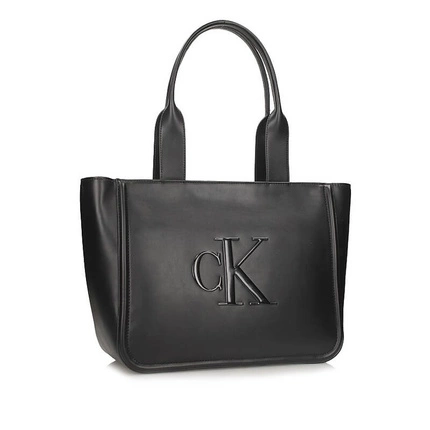 Czarna klasyczna torebka shopperka Calvin Klein LV04F3218G UB1 RAISED MEDIUM TOTE BLACK