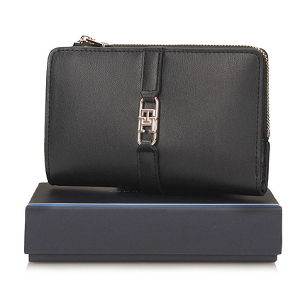 Czarny klasyczny damski Portfel Tommy Hilfiger AW0AW17752 BDS