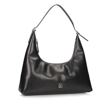 Czarna klasyczna torebka Calvin Klein LV04F3262G UB1 EMBLEM LEATHER SHOULDER BAG BLACK