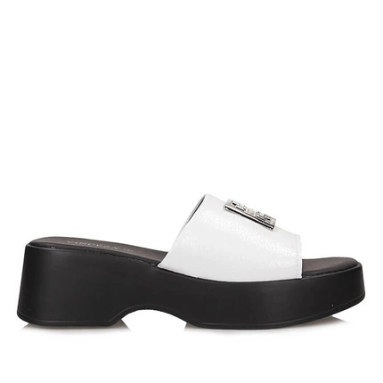 Klasyczne skórzane klapki damskie na platformie Vinceza 79526 WH