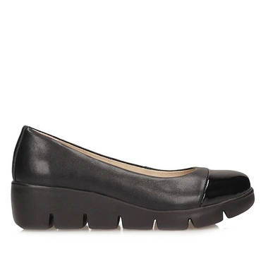 Czarne skórzane półbuty na koturnie Filippo DP6758/25 BK