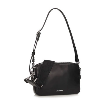 Czarna listonoszka Calvin Klein LV04F3165G 2QP WEBBING DOUBLE STRAP CAMERA
