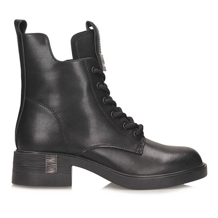 Komfortowe skórzane botki damskie na płaskim obcasie Vinceza 66818 BK