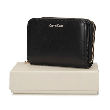 Czarny klasyczny damski Portfel Calvin Klein LV04F1075G UB1 BLACK AROUND