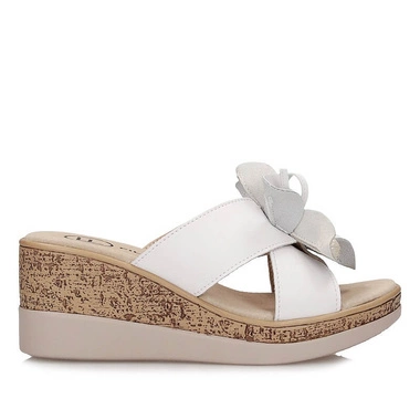 Klasyczne klapki damskie na klinie Filippo DK7039/25 WH