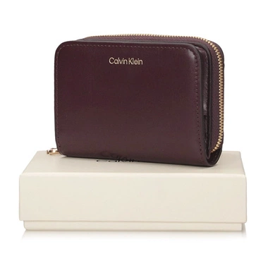 Brązowy klasyczny damski Portfel Calvin Klein LV04F1075G BAP AROUND FUDGE